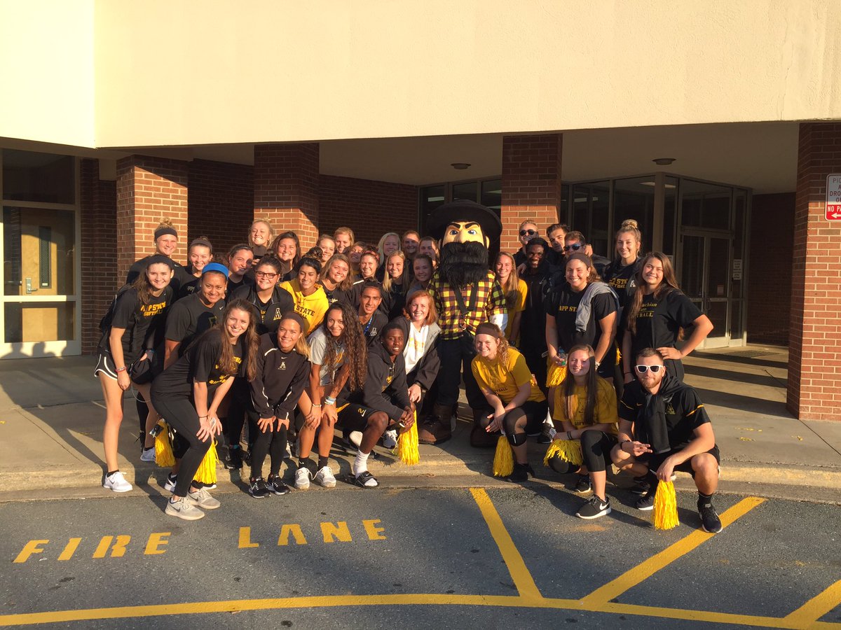 appstatesports's tweet photo. It's Morning with the Mountaineers this week! .@AppState_FB, @AppStateMSoccer and .@AppStateSB went to Hardin Park for morning drop offs. https://t.co/QgxhCRUdCY