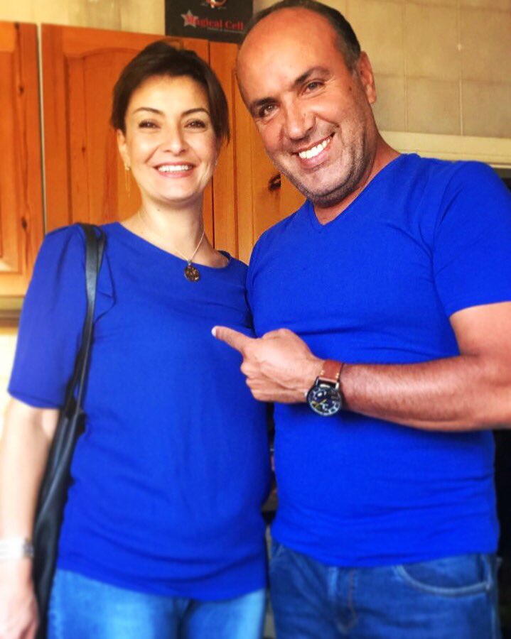 DaliaDik's tweet photo. Papou et maman 💙 #matchinglove #matchingcolors #blue https://t.co/wdji2cfHkl