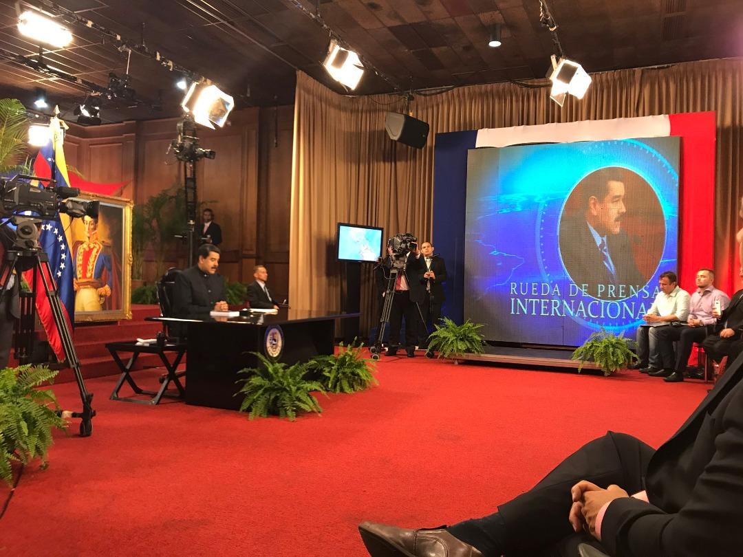 MercalCcs's tweet photo. Pdte. @NicolasMaduro : "Respetamos el pueblo de los Estados Unidos" #VenezuelaHablaAlMundo https://t.co/JPXT1e13Yf
