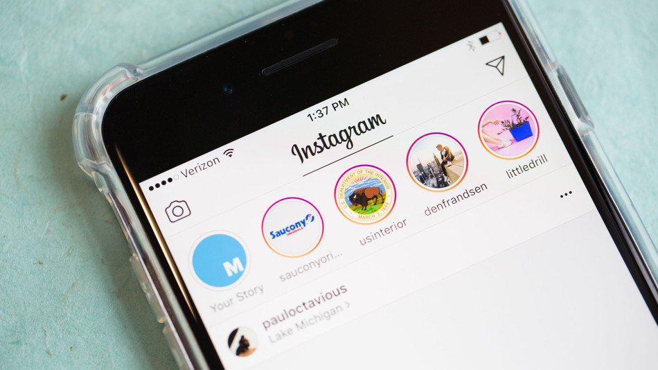 How to add old photos to your Snapchat, Instagram, and Facebook stories! mashable.com/2017/08/19/how… #SocialMedia #Stories #Instagram