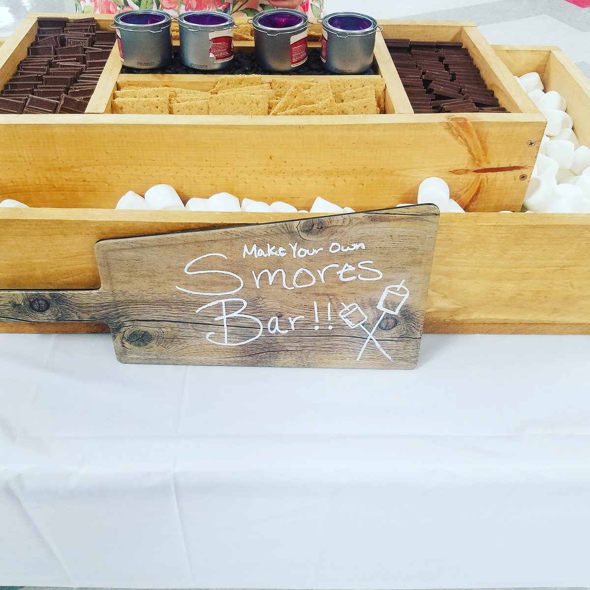 taherlunch's tweet photo. #smores #bar #yes #adults like this stuff too #chocolate #marsmallows #grahamcrackers https://t.co/q9thOHuH5E