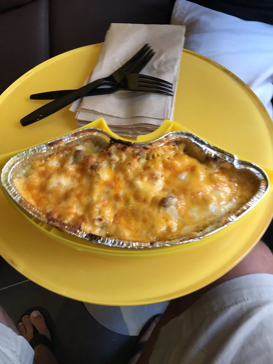 WWEMETSFAN's tweet photo. Omg the best Mac n Cheese ever!! #macbar https://t.co/rzE0EJPDSf