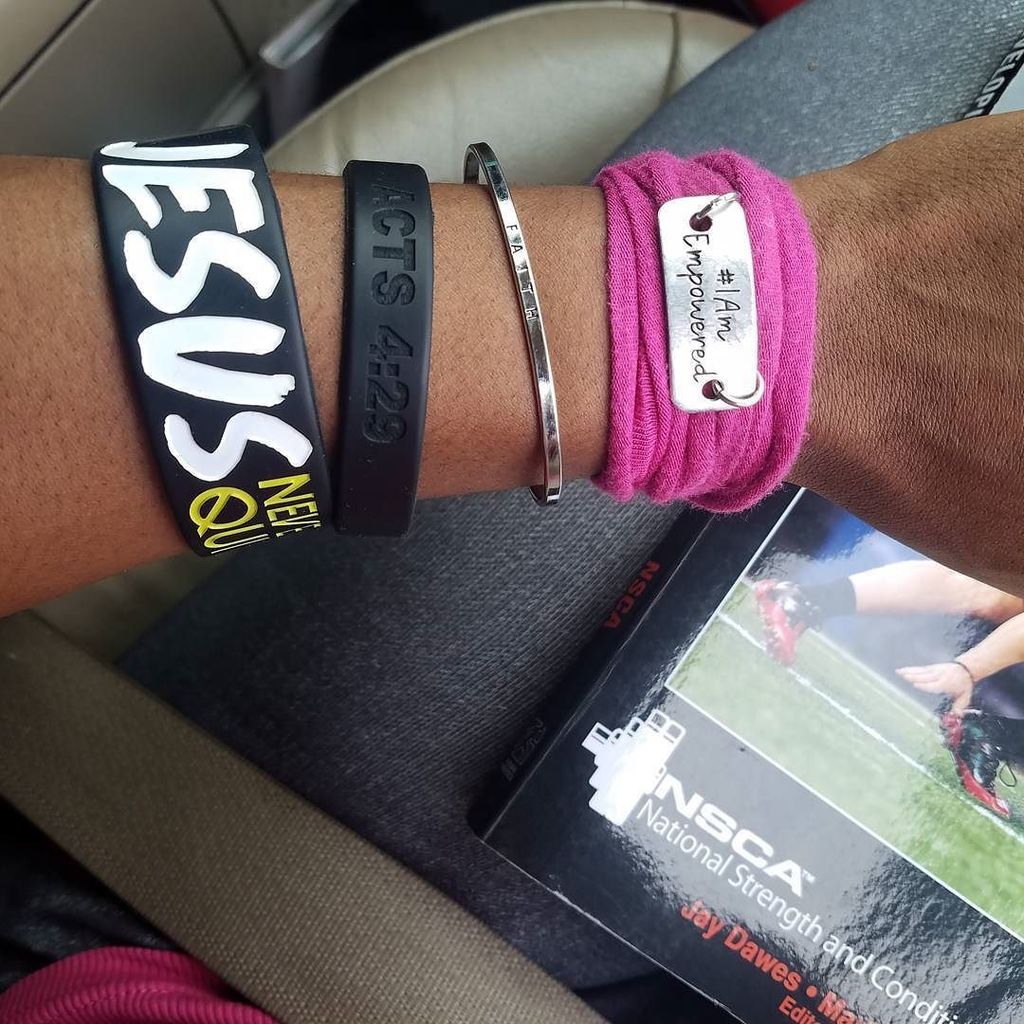 FaithFueledMom's tweet photo. Sometimes I need motivation too who am I kidding I need it ALL THE TIME my 24 hour reminder!!! #ArmCheck #JesusNev… https://t.co/66mlcU3DZx https://t.co/yCYDZLveCX