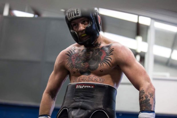 BoxingNewsED's tweet photo. "He's got everyone believing that he can beat the greatest fighter of our era" – Tony Bellew on #MayweatherMcGregor: https://t.co/XmCgam1xKI https://t.co/O2vXGqUyXL