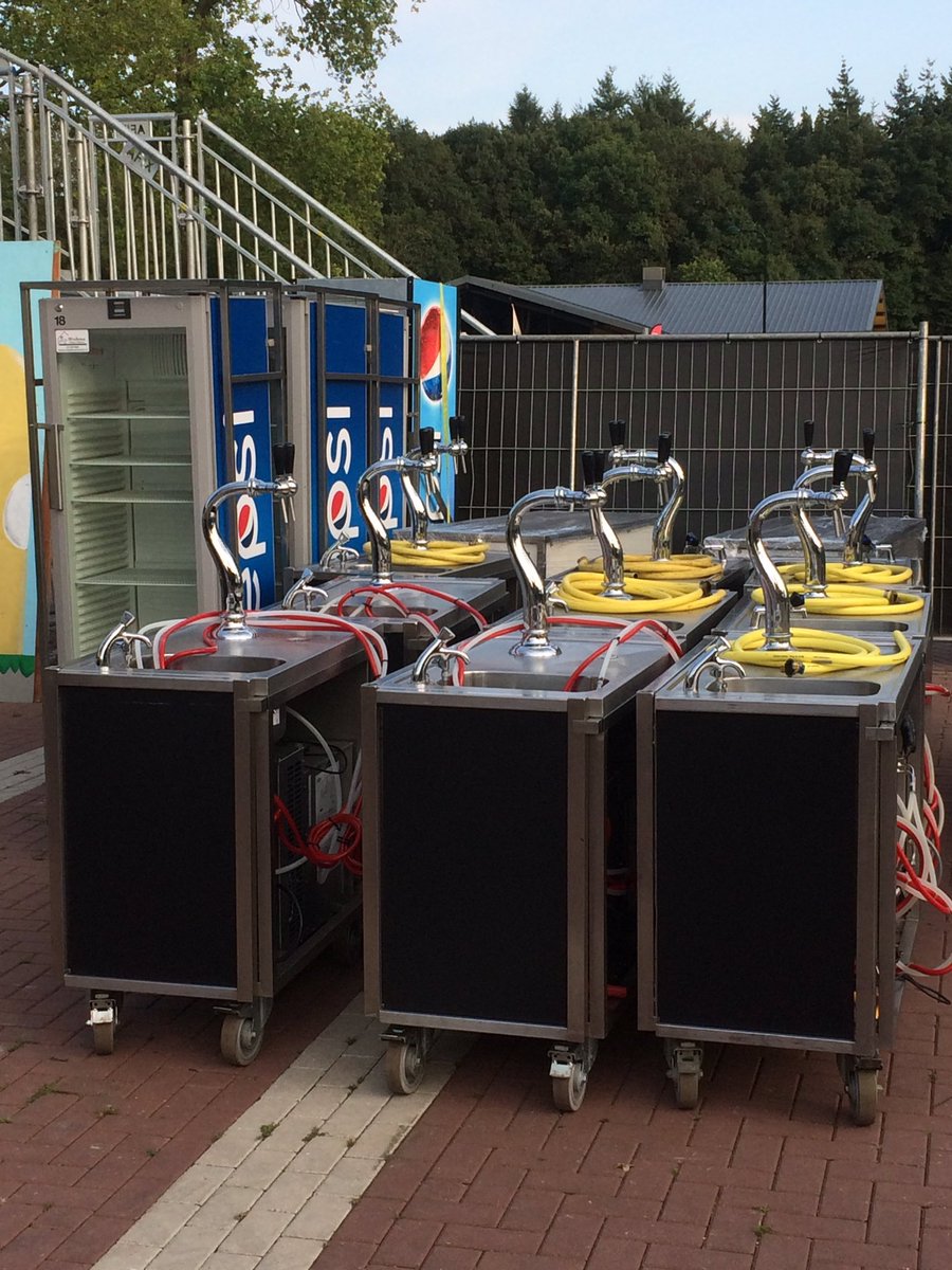 Miedemahoreca's tweet photo. Eerste levering gedaan @dodofestival 
Morgen 2e levering en dan opbouwen. #hierkomteenfeestje #bakkeveen # https://t.co/wbcKke30lS