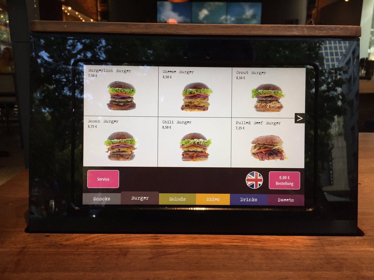 domikronos's tweet photo. Ich ziehe hier ein! Mit @Metasmiths im #Burgerlich Köln. Die Auswahl ist mindestens so groß wie der Hunger! https://t.co/dcvbJydpa9