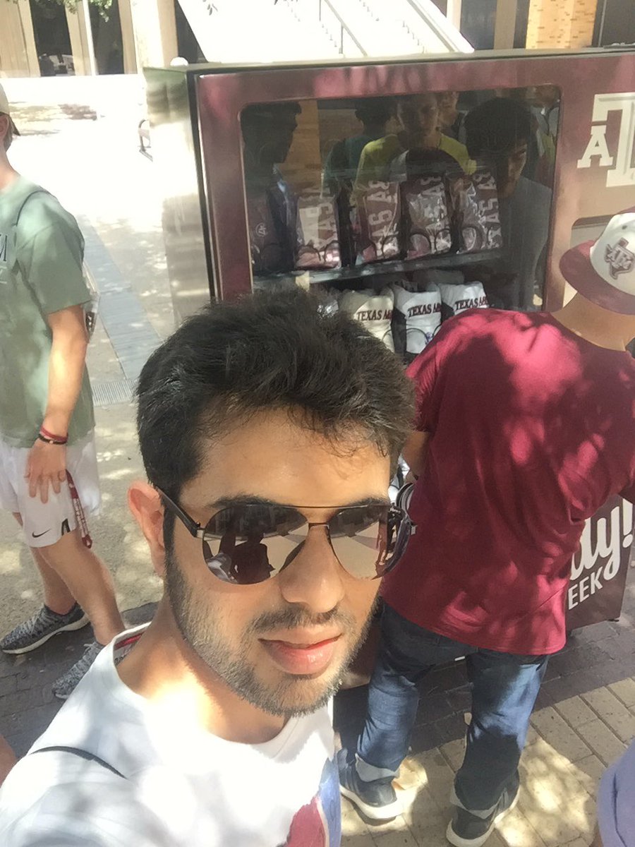 GujralAditya's tweet photo. #HowdyWeek #TAMU https://t.co/vHLIepMlcv