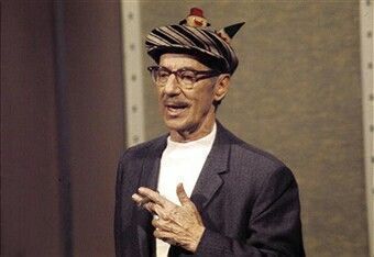 AllThingsMarx's tweet photo. Maitre'd : "I'm sorry sir but you have no necktie"
#Groucho: "Don't be sorry, I can remember when I had no pants" https://t.co/2wYyiDj0rY