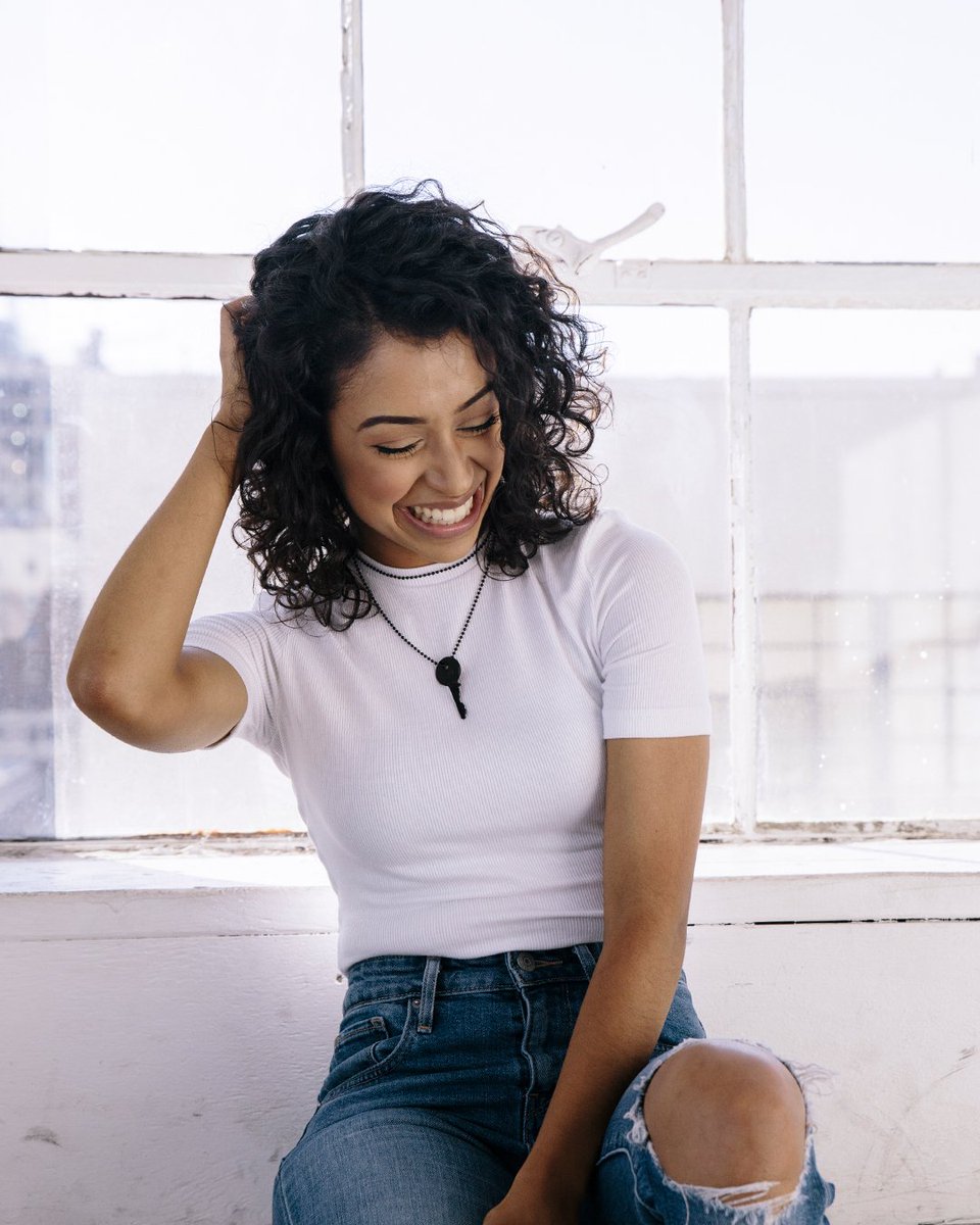 thegivingkeys's tweet photo. Introducing The Limited Edition @lizakoshy Collection, featuring all-new products in LAUGH + TRUST. 🔑 https://t.co/SRirQ4NdiF https://t.co/DdgmIxME0Z
