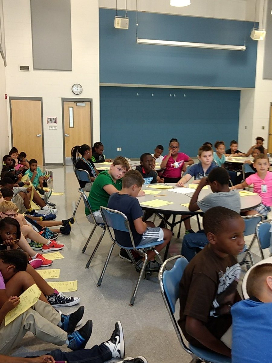 TeacherEck's tweet photo. #ClassChoices are plentiful @HSDGifted 4th graders. Excited to see what students choose for their learning this semester. https://t.co/JlivTP6VKz