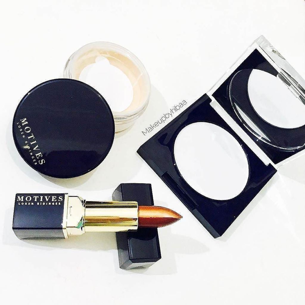 timelesslisa's tweet image. I can't wait to get home from work to swatch these products! #newfallarrivals #bananapowder #hdpowder #mettaliclip… ift.tt/2inz2VE