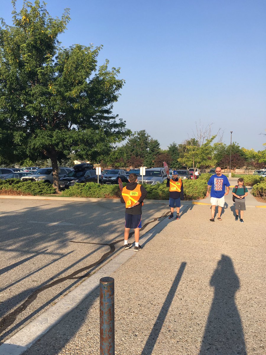 CynthiaMannElem's tweet photo. Awesome safety patrol keeping us safe! #bsdpride #firstdaybsd2017 https://t.co/Fa0uQiPwuT