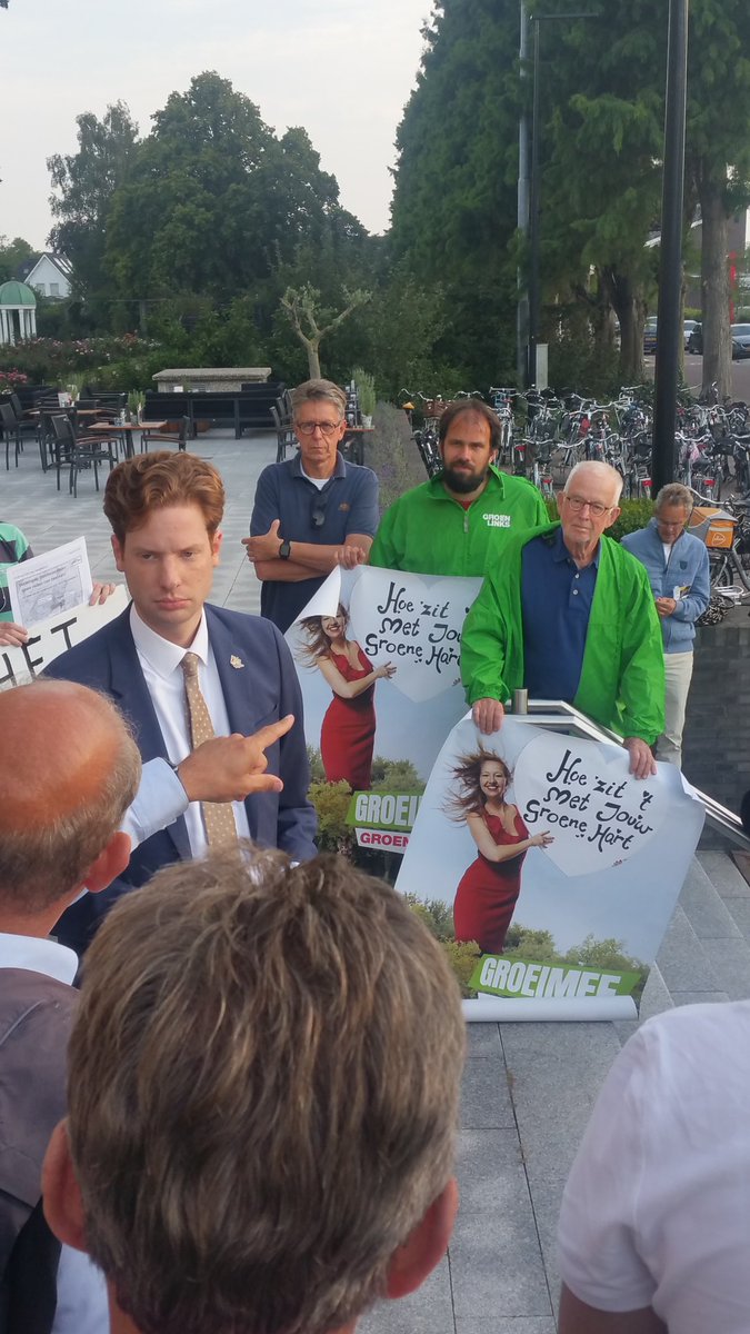 GLAlphenadRijn's tweet photo. #GroenLinks #protesteert tegen Verlengde #Bentwoudlaan!  @GLAlphenadRijn # protest #groenehart #alphenaandenrijn https://t.co/NPyOuSkiCk
