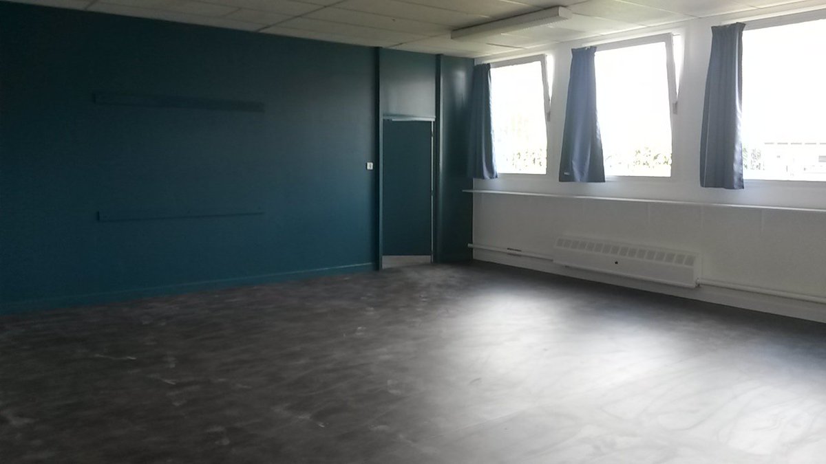 jeanderoi's tweet photo. Travaux d'été école Henri Carette #QuartiersNord #culdefour 3 classes repeintes, salle de motricité repeinte &amp; revêtement de sol @Roubaix https://t.co/hot59wuucL