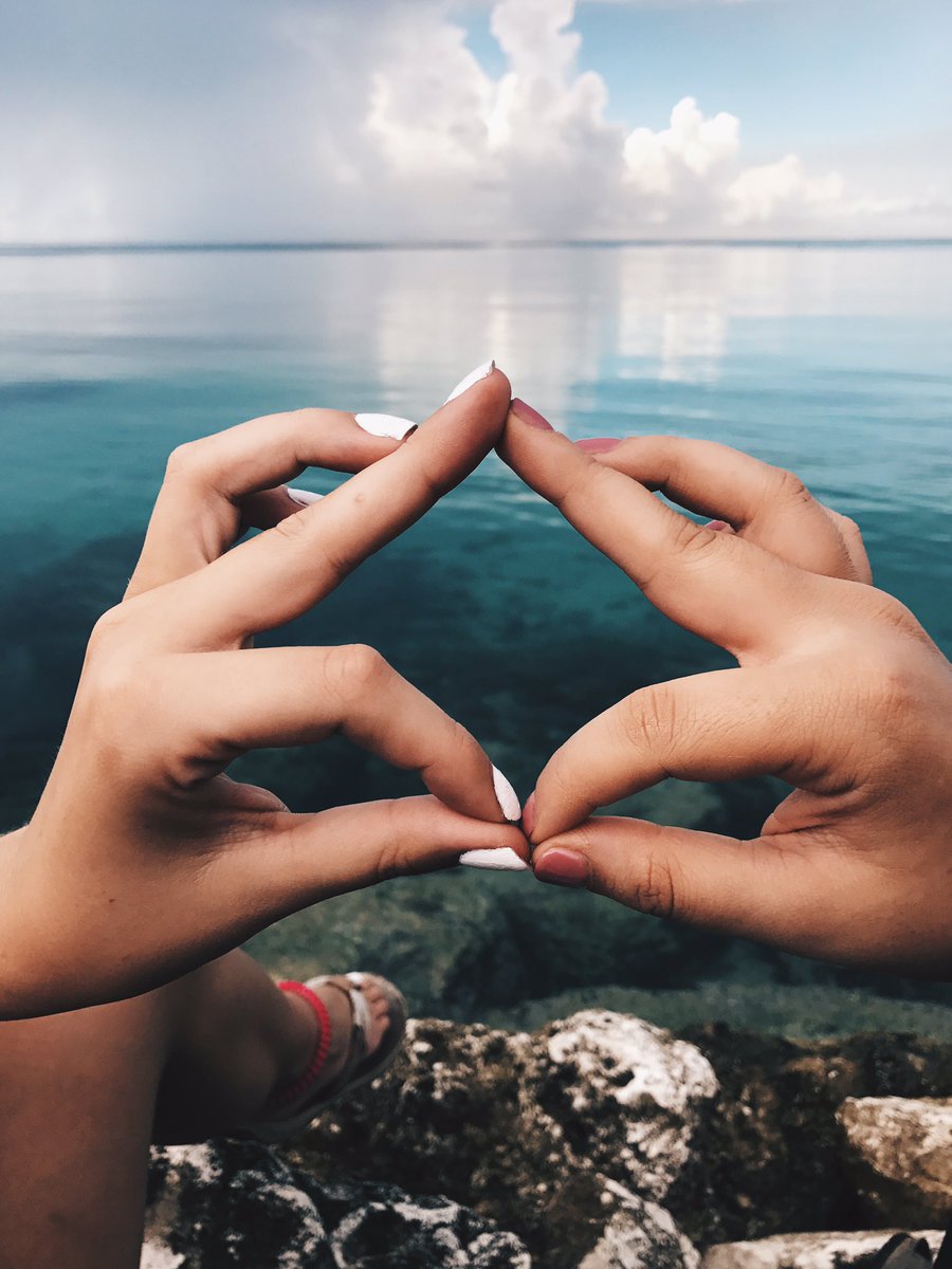 PhiMuPhiDelta's tweet photo. A bond as deep as the sea 🌊☀️💠#summerwithmu #phimuphidelta https://t.co/XTlOOm96Oi
