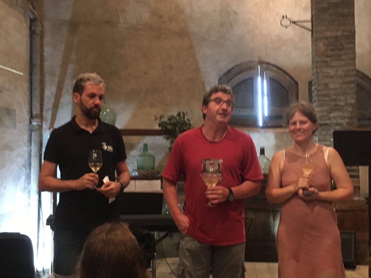 El Francesc i la Noemi de <a href="/CanPasqual/">CanPasqual</a> amb el regidor de festes <a href="/AjuntamGelida/">Ajuntament Gelida</a> ens presentent el concert de «Grafies».