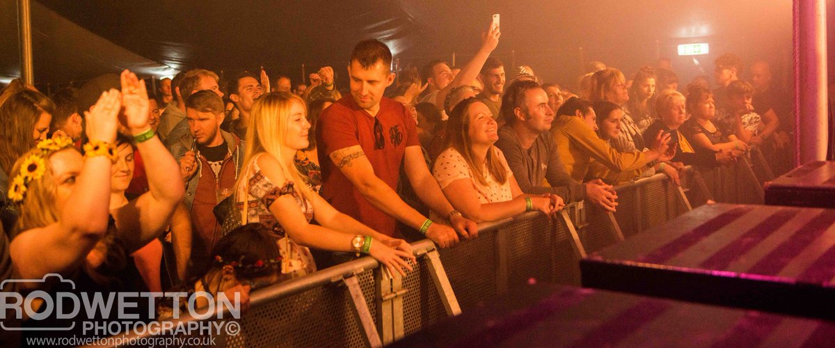 EyezOpenWide's tweet photo. @fu_fighters @fakenorthykeham @fakefestivals great gig guys - images at  https://t.co/D33LsQMUxX https://t.co/f2WXztedgz