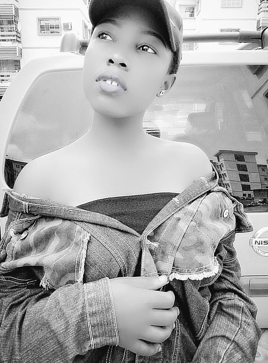 NdubisiOluchi_'s tweet photo. Taking pictures today
#jeans
#off_shoulder https://t.co/bfTEsuSsht