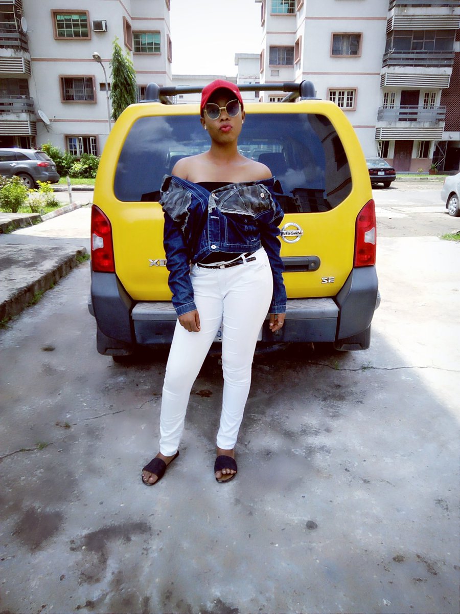 NdubisiOluchi_'s tweet photo. Taking pictures today
#jeans
#off_shoulder https://t.co/bfTEsuSsht