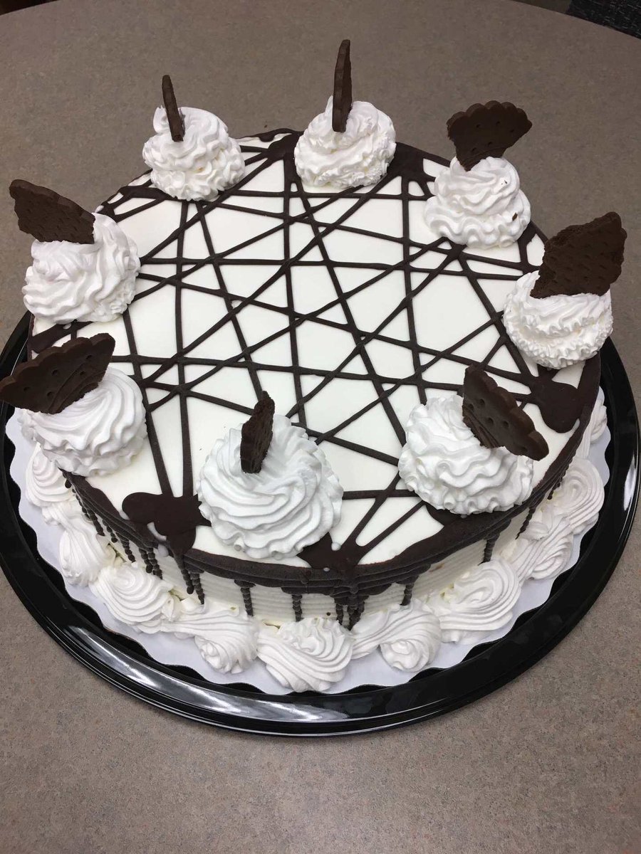 dawnanno's tweet photo. @PortageCollege We have the best students! #welcomebackstaffcake #doublefudge #icecreamcake #ourbusinessstudentsrock #coldlakecampus https://t.co/mFs8rXHOoo