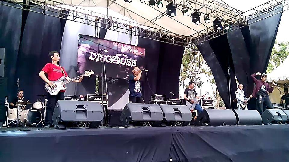 discausepunk's tweet photo. Terimakasih @galunggunggarung acara kalian hebat...ciu next time
📷 by @streetphotograph #discause #punk #punkrock #Tasikmalaya https://t.co/VUSh1k2lP4
