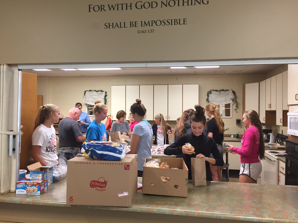 northscotths_vb's tweet photo. NSVB having fun and helping pack sack lunches for kids the past two weeks at the local church!๐๐โฅ๏ธ #nsvb #purpose https://t.co/YdihZoncmA