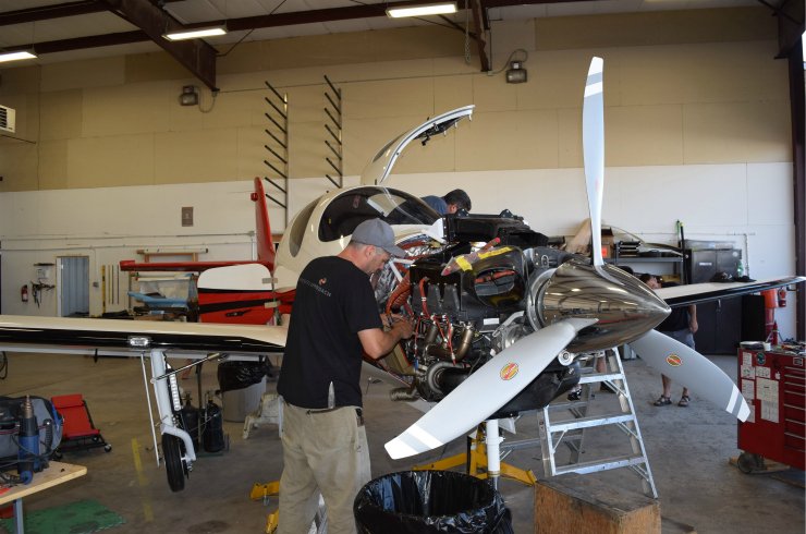 evolutionturbin's tweet photo. Inside an EVO build program with @compapproach - check it out > https://t.co/HXf4QREYii < #experimentalaircraft #buildit #lifewithevolution https://t.co/WaAphuTCYW