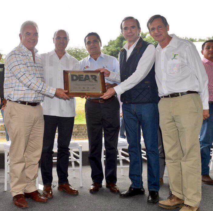 JorgeNarvaezN's tweet photo. Lanzamiento Nacional del #DistintivoEmpresaAgrícolaResponsable #DEAR "Bienestar Laboral para los Jornaleros Agrícolas" @SAGARPA_mx https://t.co/15CgVyKobr