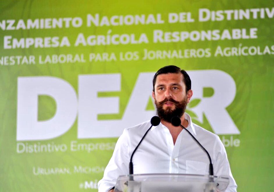 JorgeNarvaezN's tweet photo. Lanzamiento Nacional del #DistintivoEmpresaAgrícolaResponsable #DEAR "Bienestar Laboral para los Jornaleros Agrícolas" @SAGARPA_mx https://t.co/15CgVyKobr