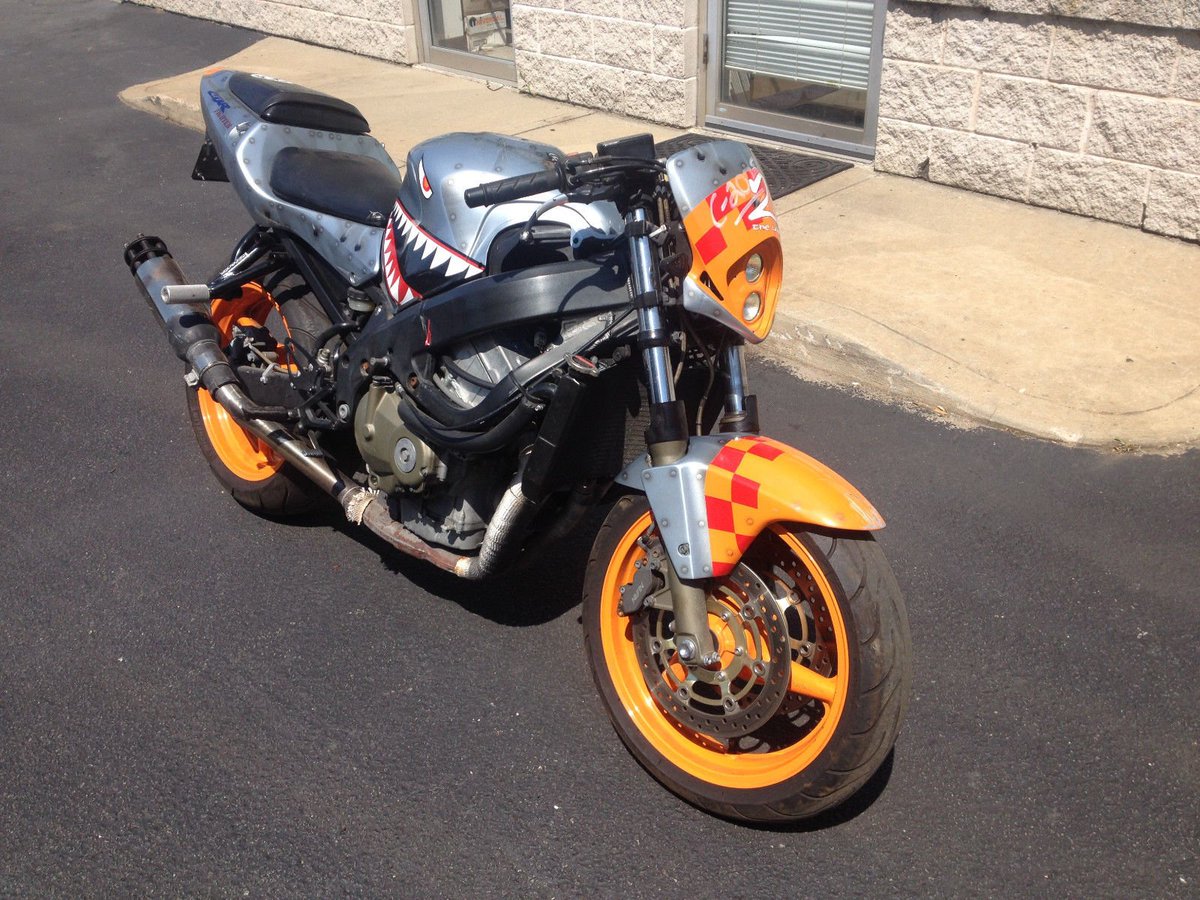 NortonVintage's tweet photo. 02 #cbr #f4 #stunt bike live on @ebay now

#stuntlife #p51 #Gatling #powers #uponone #forsale #noreserve #ebay #cheap #motorcyce https://t.co/SH8s5xKazu