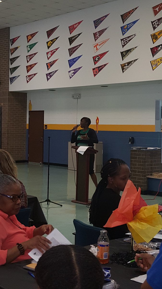 TamitraJ's tweet photo. @WSHollandMS We are so proud of our new IAT liaison in her first leadership presentation. Go @stephcoll96  @HISD_IATeam   @TeamHISD https://t.co/WgYwzsa9fn