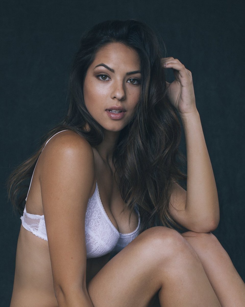 womancrush421's tweet photo. Christen Harper https://t.co/cRGlX8DoqK