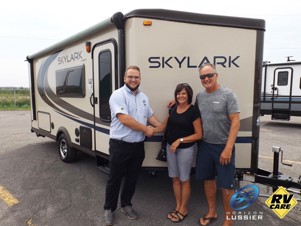 HorizonLussier's tweet photo. Félicitations à Mme et M. Chevalier pour l'achat de leur roulotte Skylark avec leur conseiller Jean-Michel Delage! Bon voyage à vous. https://t.co/1kjDhg9vJ5