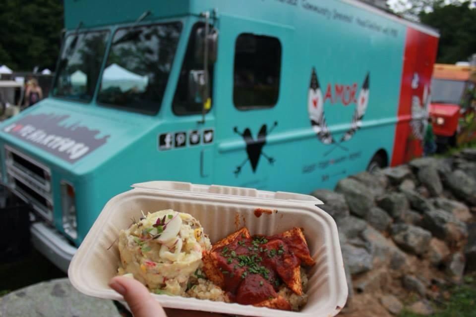 Yelp's tweet photo. If there's one thing we love, it's the rise of #foodtrucks. RT if you got your lunch today from one! #YelpOnTheMove https://t.co/y08AilfFKm https://t.co/EbcB2987YE