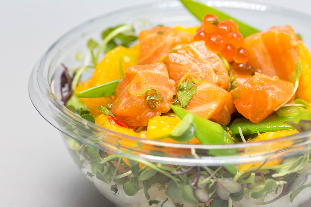 pokeshack_esp's tweet photo. Si es que parece que pone ojitos, ¿verdad? 😜 Elige la base, el pescado que más te guste y aderézalo. ¡Facil, fresquito y muuuy #healthy! https://t.co/QYydZzrJLM