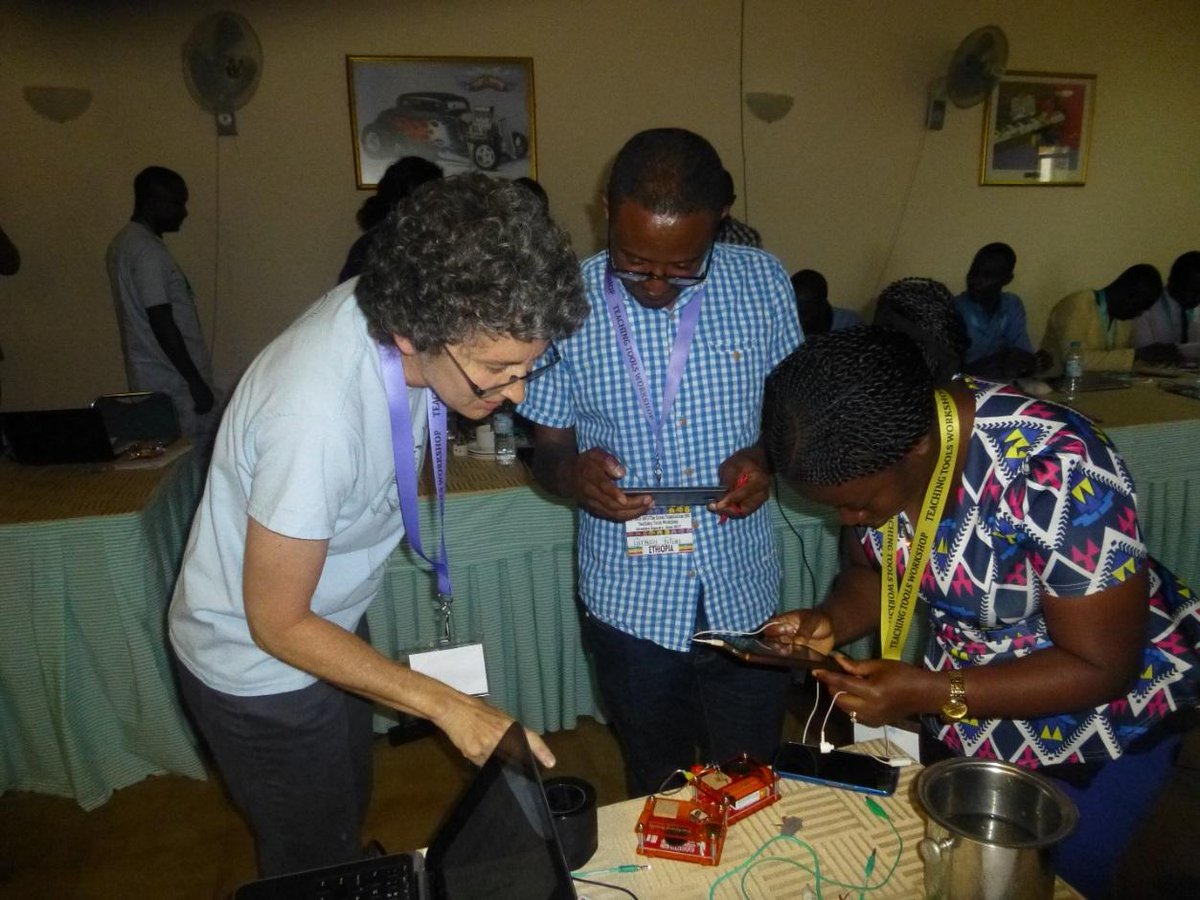 BackyardBrains's tweet photo. The SpikerBox made an appearance at a recent teacher training sesh! #ScienceTeachers #Uganda #BYBBlog #Neuroscience https://t.co/ek6rRPCwx3 https://t.co/JSdOHxc5VF