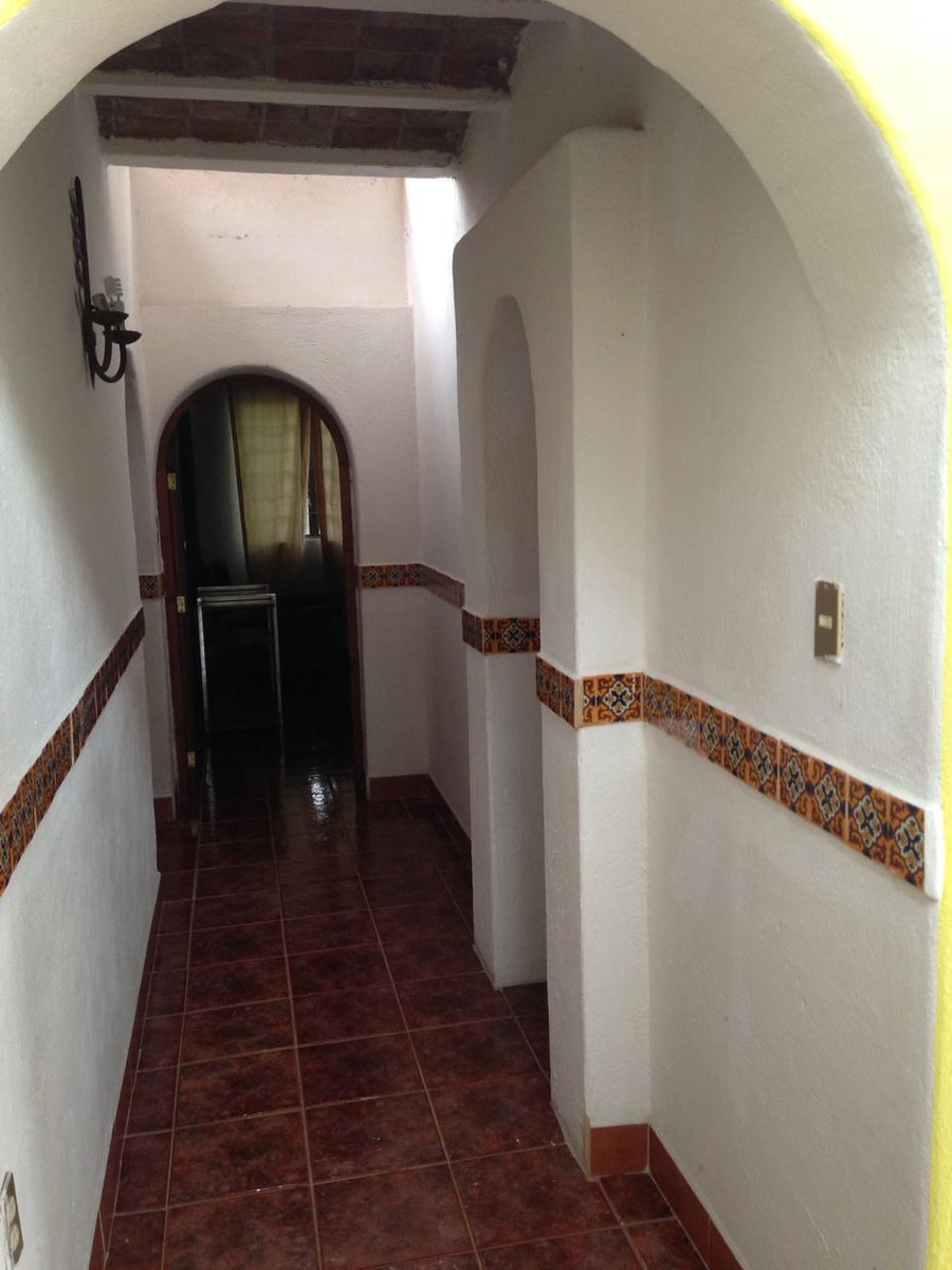 QueretVag's tweet photo. Se vende casa en Guanajuato a 5 min. del centro
15066 metros aprox. son 700 metros de construcción, con terreno excedente $4,000.000 https://t.co/jz8wpXI0hR
