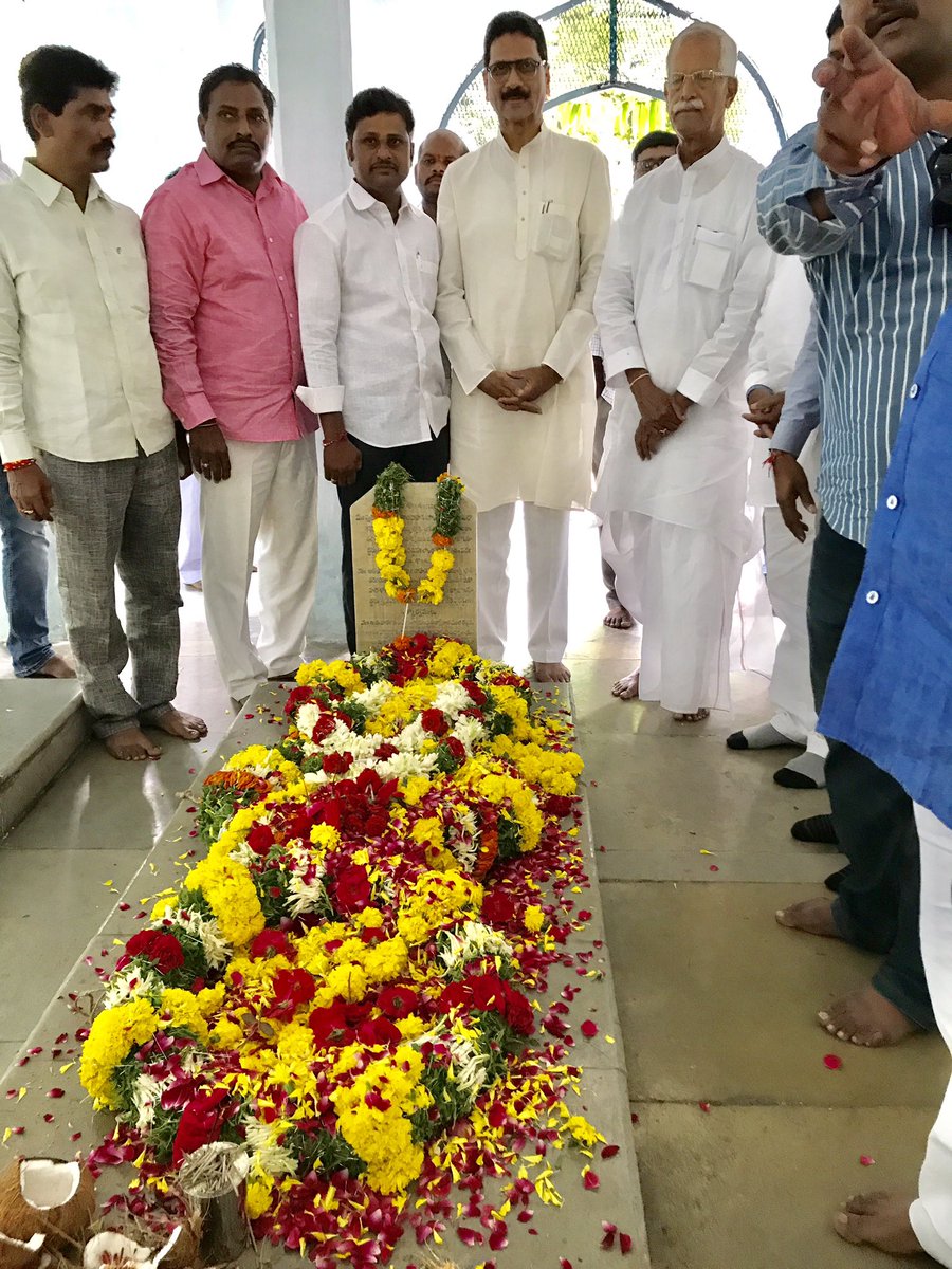MSReddyOfficial's tweet photo. Paid my homage2 #RajaBahadur #VenkataRamaReddy #OBE - #Kothwal of #Hyd gr8 visionary on his 149th birth anniversary https://t.co/F2qTlMdvuo https://t.co/9I1e0CltLA