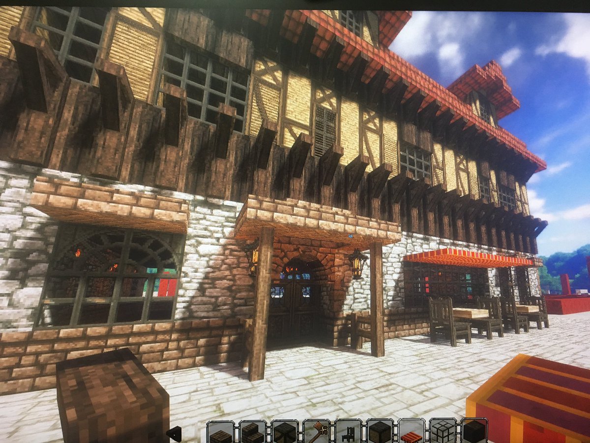 Shun Minecraft 大規模建築一軒目 西洋風で行きたいのでこんな感じになりました 1階はレストラン兼バーで 2 3階は宿屋にするつもりです 大規模建築 Minecraft建築コミュ 中世ヨーロッパ