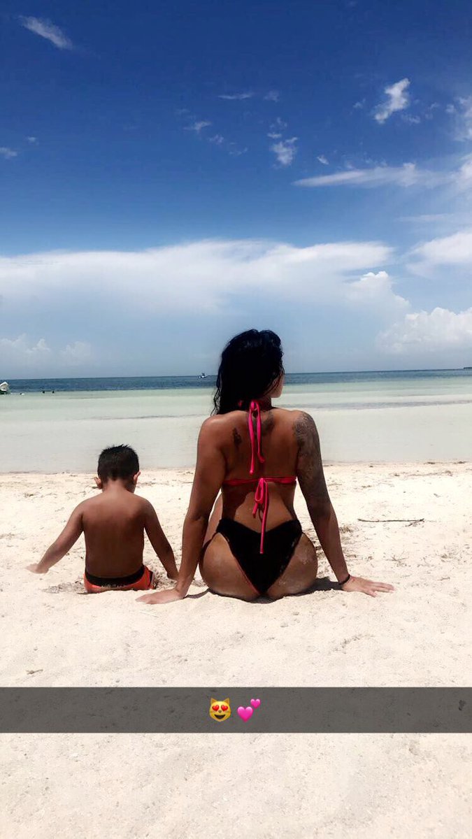 buffbarbie_'s tweet photo. #FloridaKeys #keysliving #islamorada #fitness #fitmom #booty #momandson #model #prepping #life #imfit https://t.co/hbYAUP7mRW