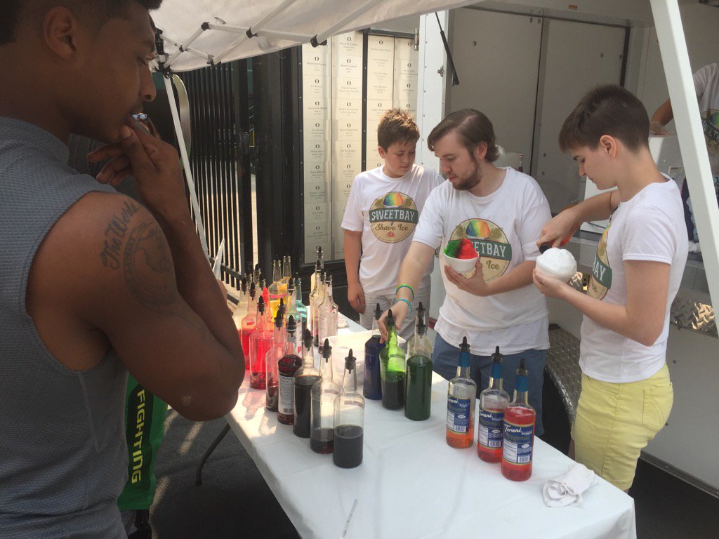 DuckFootball's tweet photo. Dillon Mitchell contemplates his options as the Ducks enjoy a post-scrimmage treat: shave ice. #GoDucks https://t.co/8mi0JsfL2l