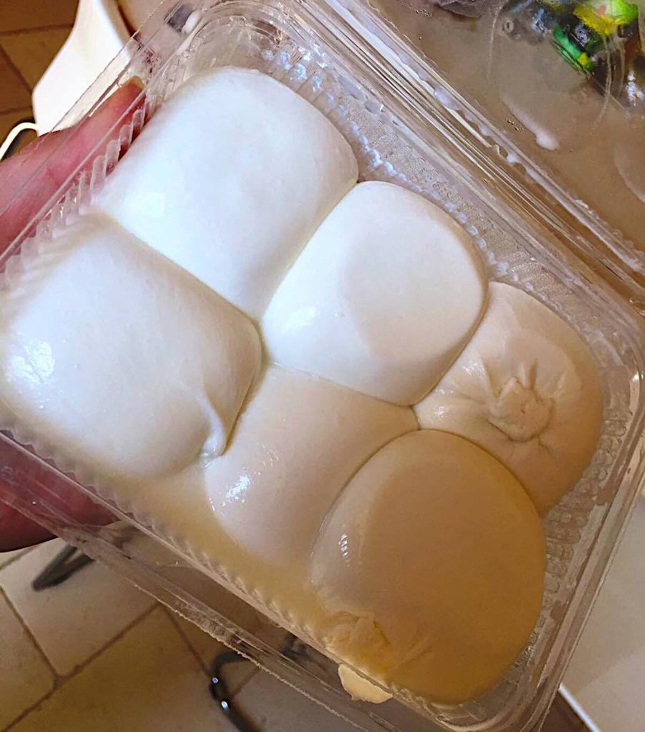 FettaDiCasa's tweet photo. What has the world come to that these 6 burrata can cost less than 1 from a London market?!! #londonprices #london https://t.co/gMCwysUedt