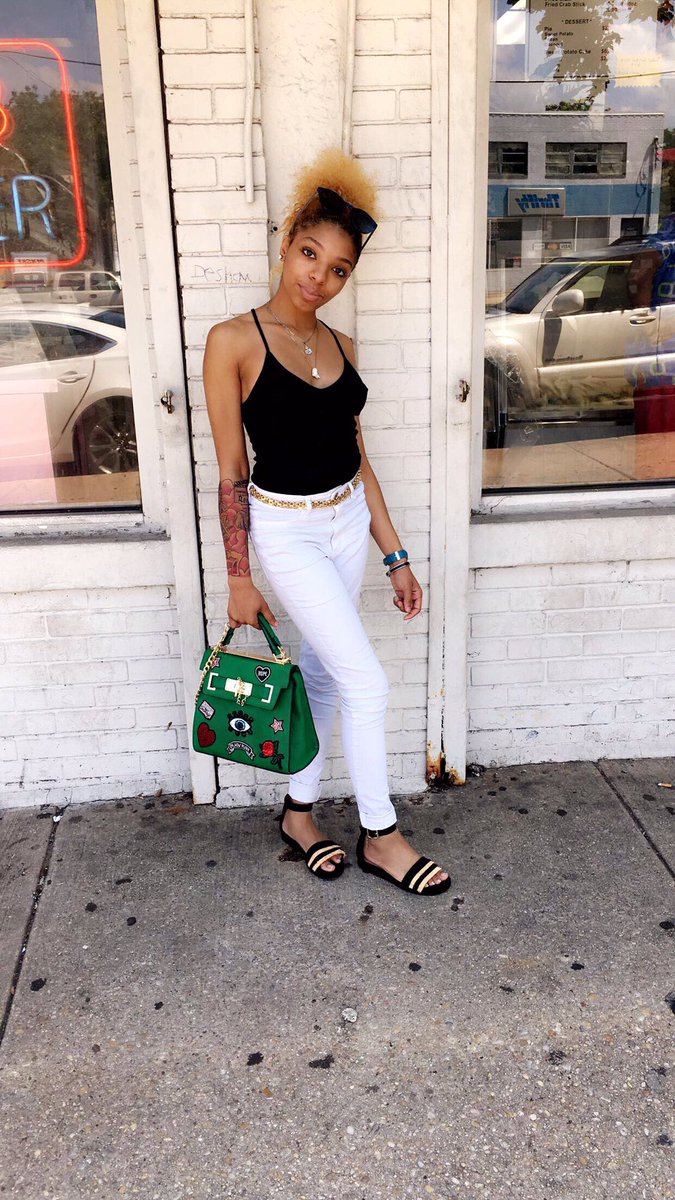 Nayahavin_'s tweet image. hoodrich