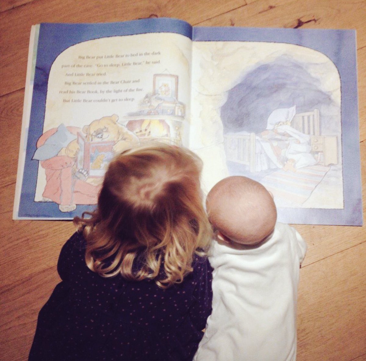 "Kανένα παιδί δε γεννιέται έχοντας αγκαλιά ένα βιβλίο. Χρέος της οικογένειας είναι να βάζει στην αγκαλιά του παιδιού το βιβλίο"