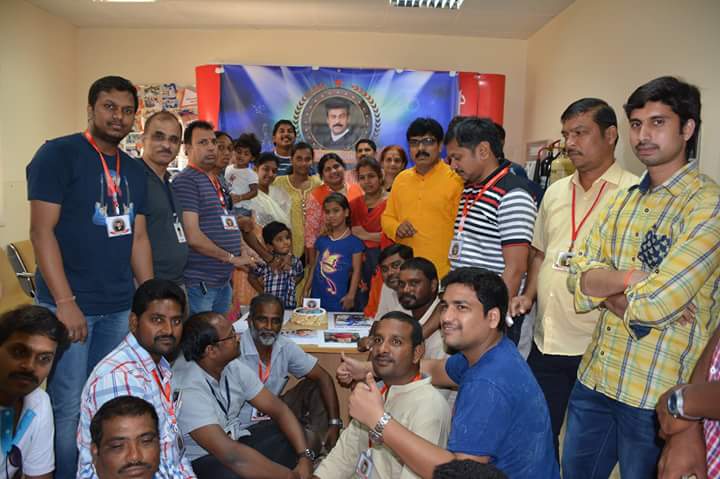 sheshuRB's tweet photo. Birthday celebrations very grand n joyful in Muscat OMAN
#HBDMegastarChiranjeevi
#CMYF
#SyeRaaNarasimhaReddy https://t.co/xCeIHekh5w