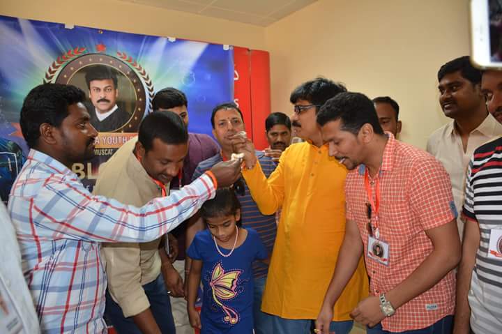 sheshuRB's tweet photo. Birthday celebrations very grand n joyful in Muscat OMAN
#HBDMegastarChiranjeevi
#CMYF
#SyeRaaNarasimhaReddy https://t.co/xCeIHekh5w