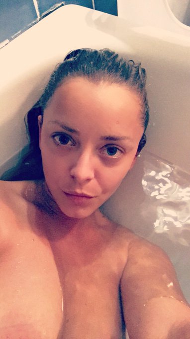 Spa &agrave; la maison! Bain gommage huilage h&eacute;h&eacute; 💋❤️👌🏻 https://t.co/fl6DjLEByE<a href="/tag/pornstar"class="tags"><span>#pornstar</span></a><a href="/tag/aidesoignante"class="tags"><span>#aidesoignante</span></a><a href="/tag/cecinestpasunsapin"class="tags"><span>#cecinestpasunsapin</span></a>