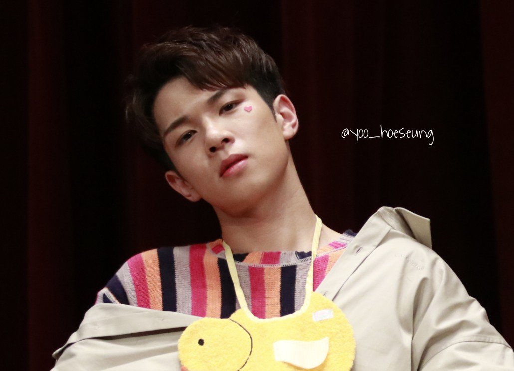 BrazilNFlying's tweet image. [#HD] 19.08.17 - Hweseung no fansign em Ilsan.

(cr. yoo_hoeseung)