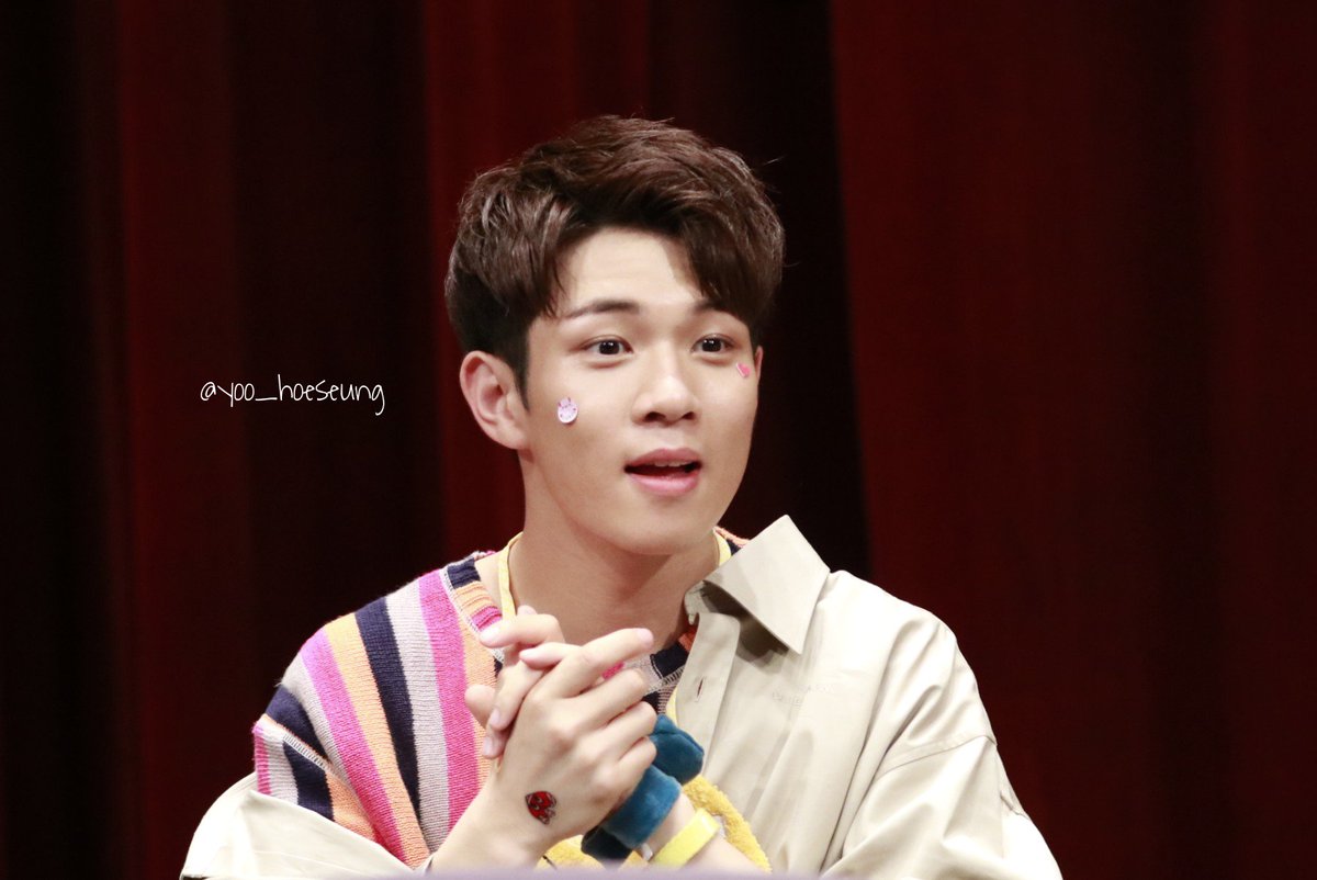 BrazilNFlying's tweet image. [#HD] 19.08.17 - Hweseung no fansign em Ilsan.

(cr. yoo_hoeseung)