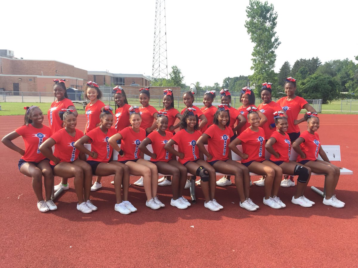 SouthfieldCheer's tweet photo. Picture ready 😁‼️💙❤️ https://t.co/rQWLrdCx3F